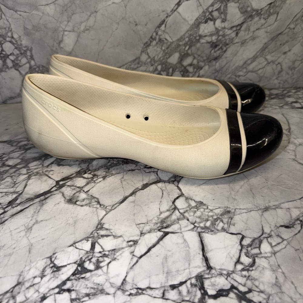 Womens Crocs Cap Toe Flats Shoe Size 9 White & Black